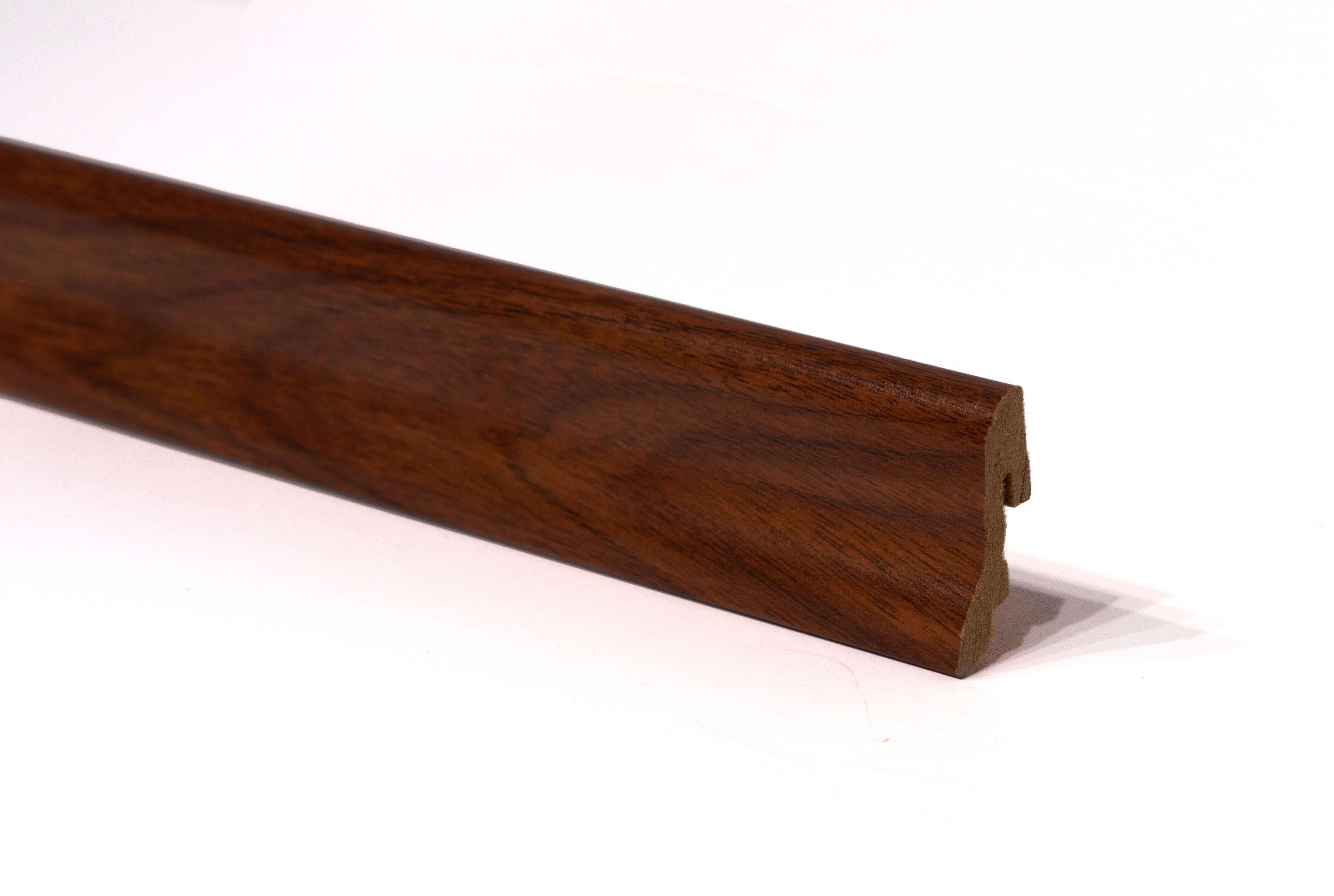 MDF38,5 szegélyléc 2,4M Perzsa dió 38,5 mm X 18,5mm X 2400mm, 0002
