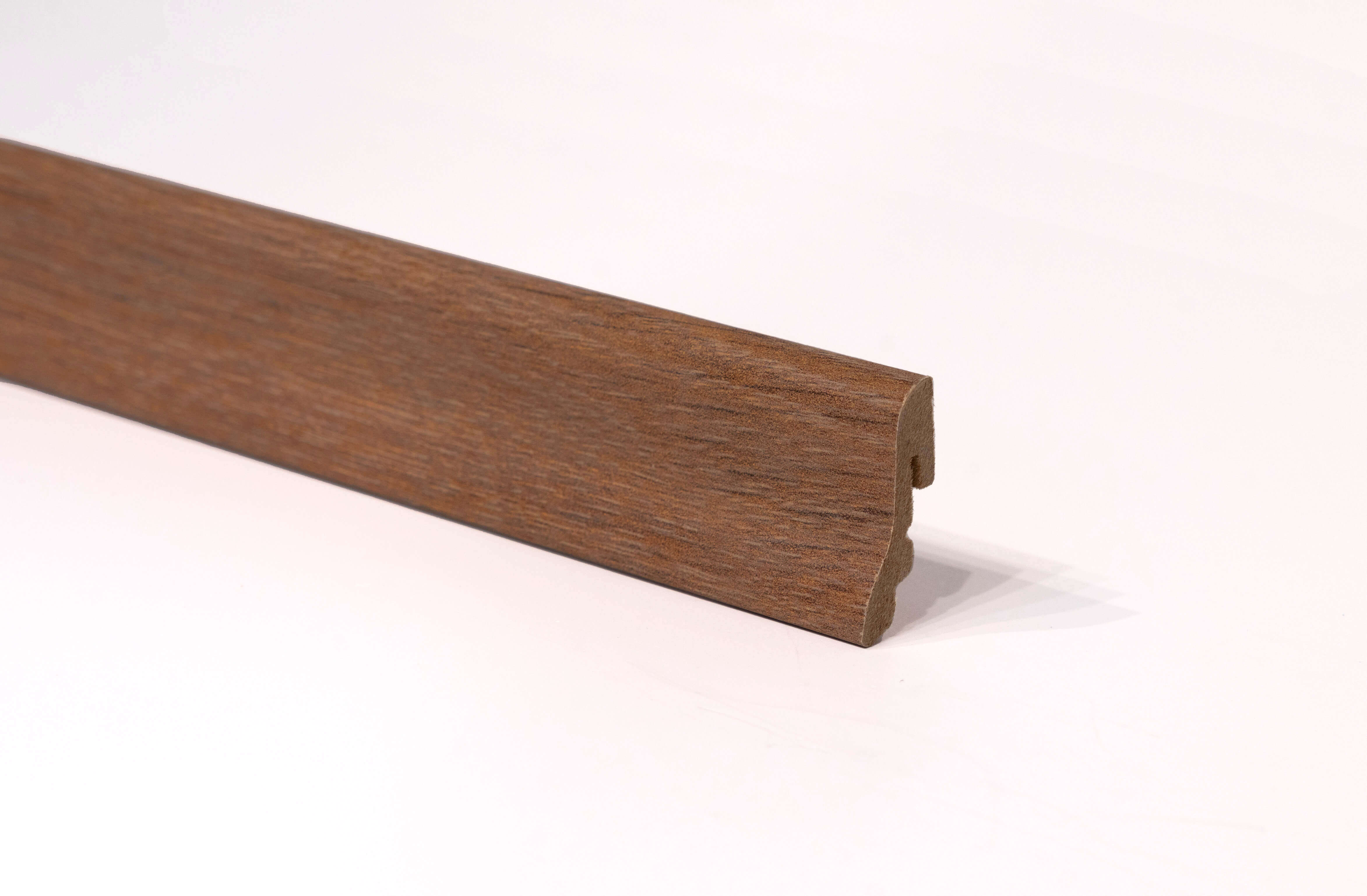 MDF38,5 szegélyléc 2,4M Michigan tölgy 38,5 mm X 18,5mm X 2400mm, 0419